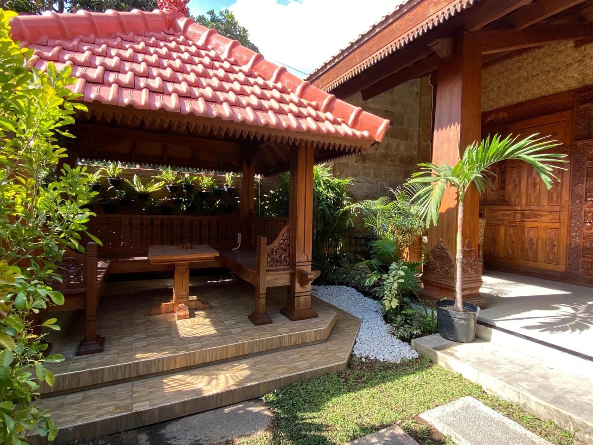 Revive By Snooze Hostel Banyuwangi  Exterior photo